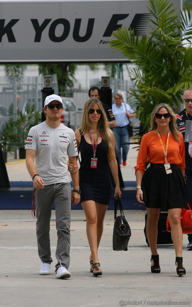 GP MALESIA, 10.04.2011- Nico Rosberg (GER), Mercedes GP Petronas F1 Team, MGP W02 e Domenica Vivian Sibold 