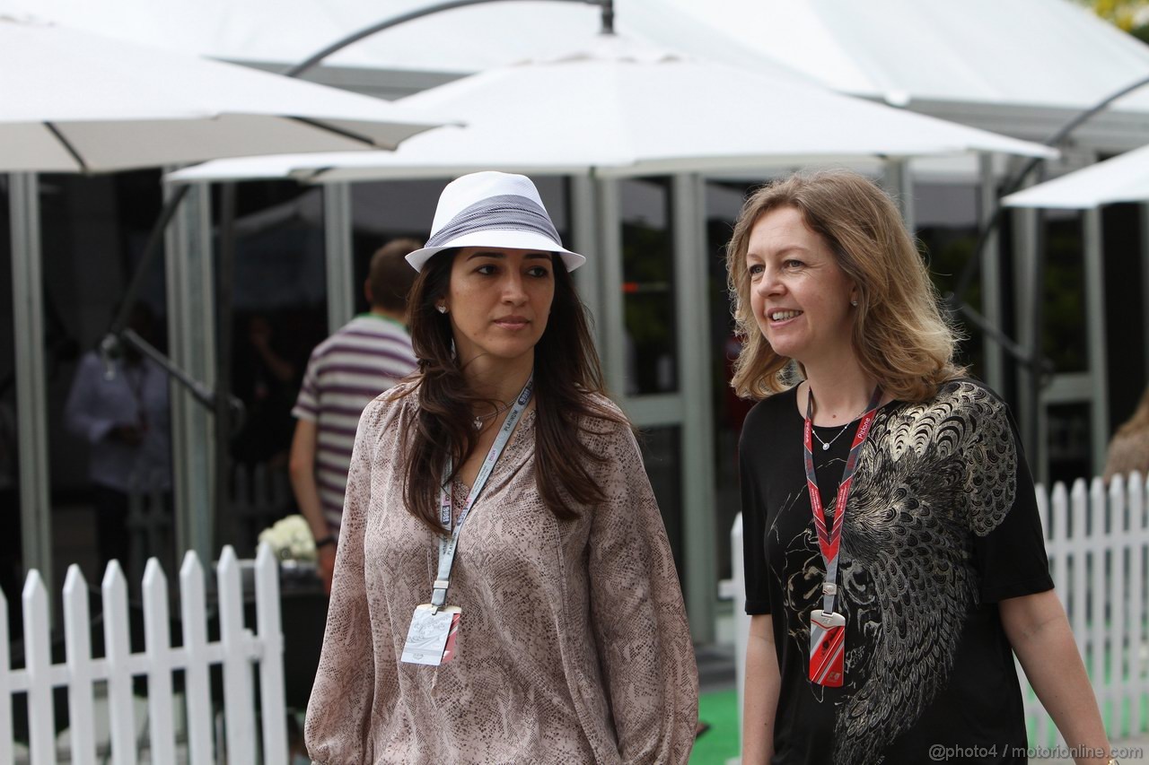GP MALESIA, 10.04.2011- Fabiana Flosi (BRA) Brazilian Grand Prix Vice-President of Marketing e girlfriend of Bernie Ecclestone (left)