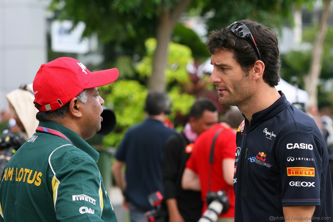 GP MALESIA, 10.04.2011- Tony Fernandes, Team Lotus, Team Principal e Mark Webber (AUS), Red Bull Racing, RB7