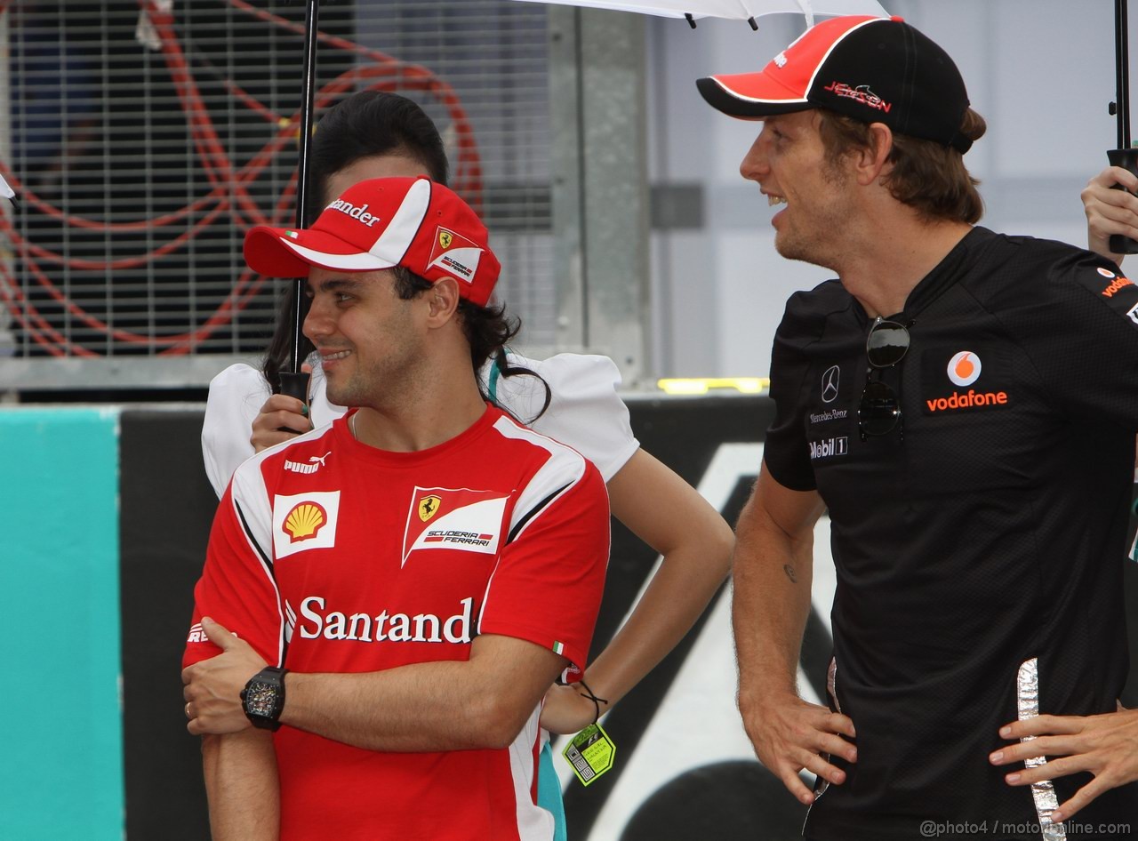 GP MALESIA, 10.04.2011- Felipe Massa (BRA), Ferrari, F-150 Italia e Jenson Button (GBR), McLaren Mercedes, MP4-26 at drivers parade
