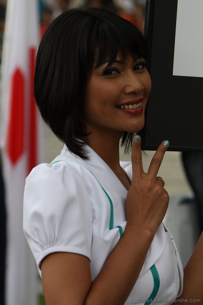 GP MALESIA, 10.04.2011- Gara, grid girl, pitbabes