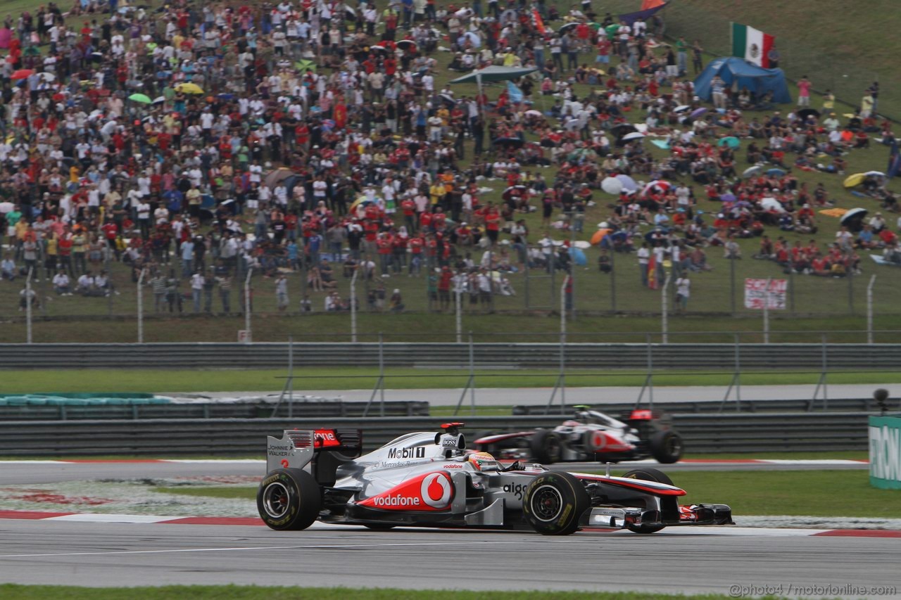GP MALESIA, 10.04.2011- Gara, Lewis Hamilton (GBR), McLaren  Mercedes, MP4-26 davanti a Jenson Button (GBR), McLaren  Mercedes, MP4-26 