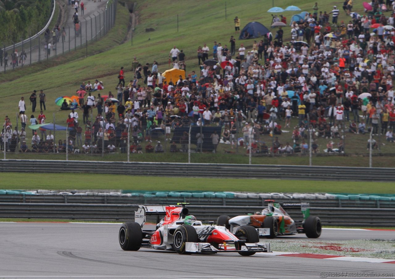 GP MALESIA, 10.04.2011- Gara, Vitantonio Liuzzi (ITA), Hispania Racing F1 Team, HRT davanti a Adrian Sutil (GER), Force India F1 Team, VJM04 