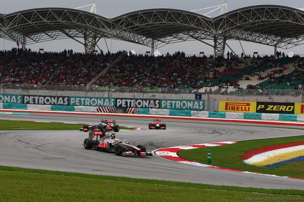 GP MALESIA, 10.04.2011- Gara, Lewis Hamilton (GBR), McLaren  Mercedes, MP4-26 davanti a Jenson Button (GBR), McLaren  Mercedes, MP4-26 