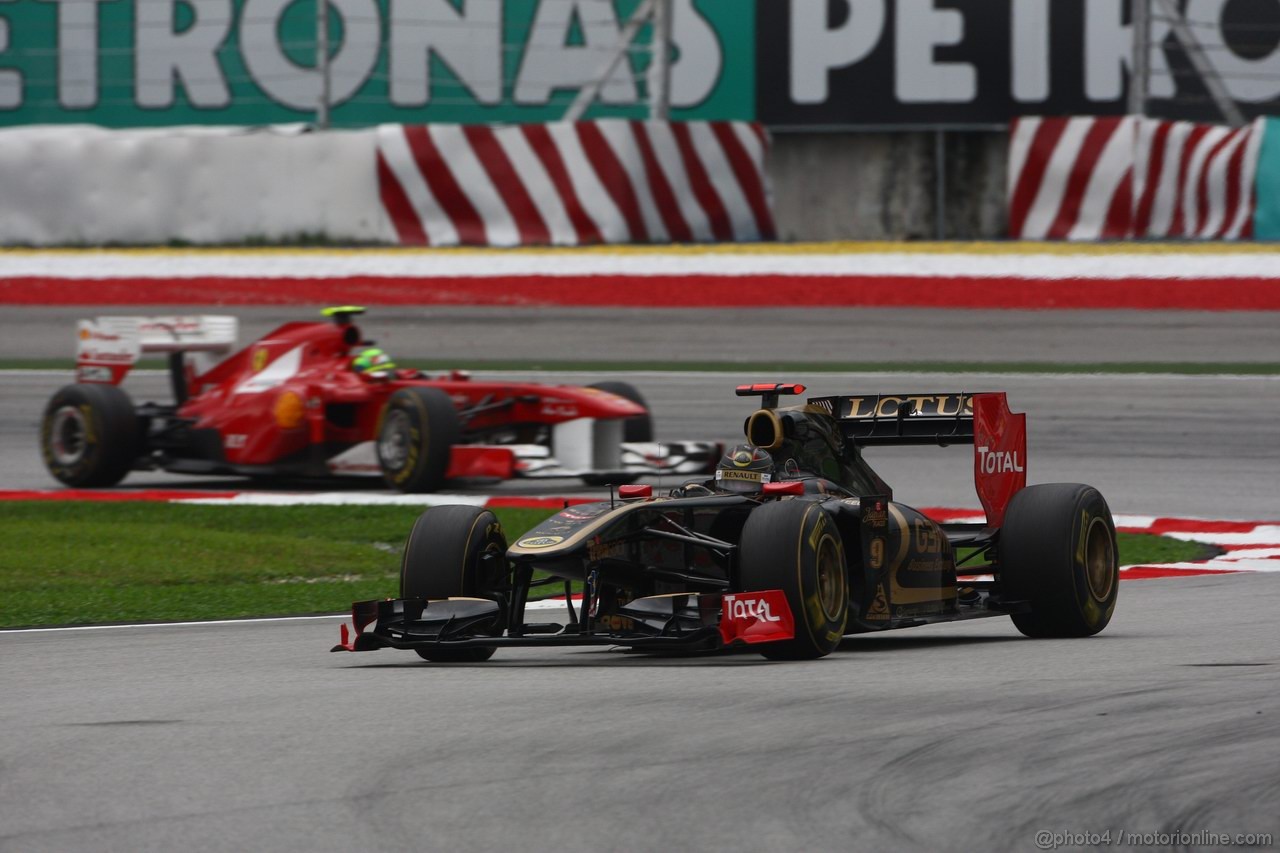 GP MALESIA, 10.04.2011- Gara, Nick Heidfeld (GER) Lotus Renault GP R31  davanti a Felipe Massa (BRA), Ferrari, F-150 Italia 