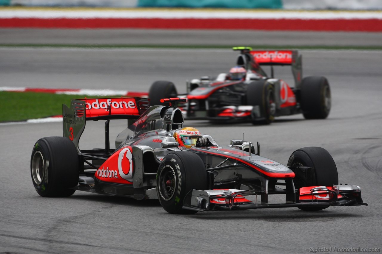 GP MALESIA, 10.04.2011- Gara, Lewis Hamilton (GBR), McLaren Mercedes, MP4-26 davanti a Jenson Button (GBR), McLaren Mercedes, MP4-26
