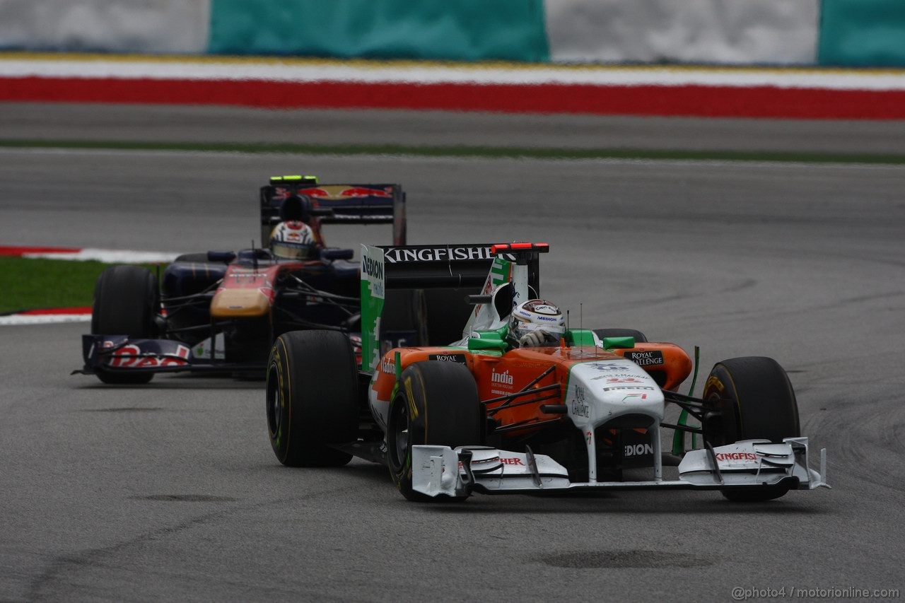 GP MALESIA, 10.04.2011- Gara, Adrian Sutil (GER), Force India F1 Team, VJM04 davanti a Jaime Alguersuari (SPA), Scuderia Toro Rosso, STR6