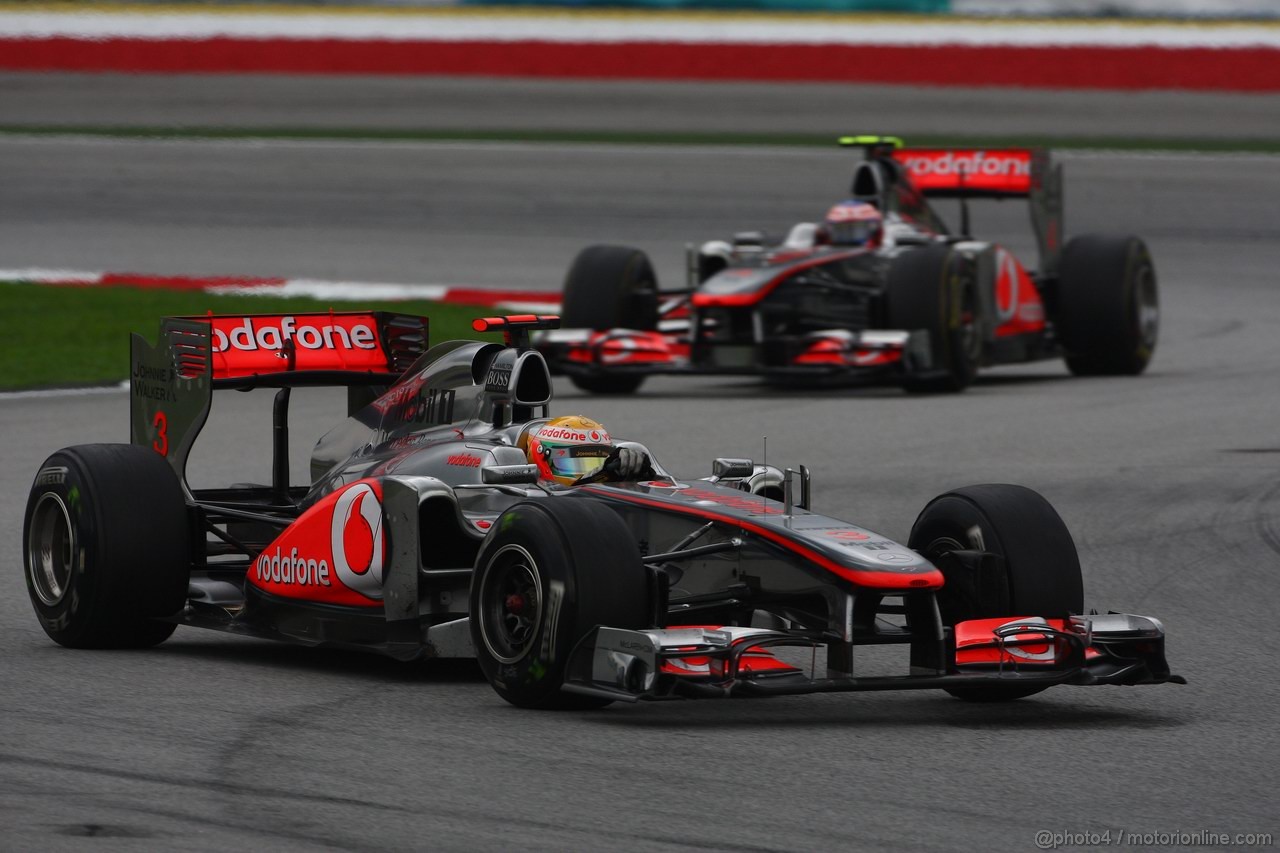 GP MALESIA, 10.04.2011- Gara, Lewis Hamilton (GBR), McLaren  Mercedes, MP4-26 davanti a Jenson Button (GBR), McLaren  Mercedes, MP4-26 