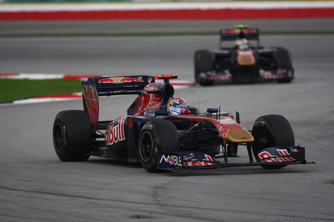 GP MALESIA, 10.04.2011- Gara, Sébastien Buemi (SUI), Scuderia Toro Rosso, STR6 davanti a Jaime Alguersuari (SPA), Scuderia Toro Rosso, STR6 