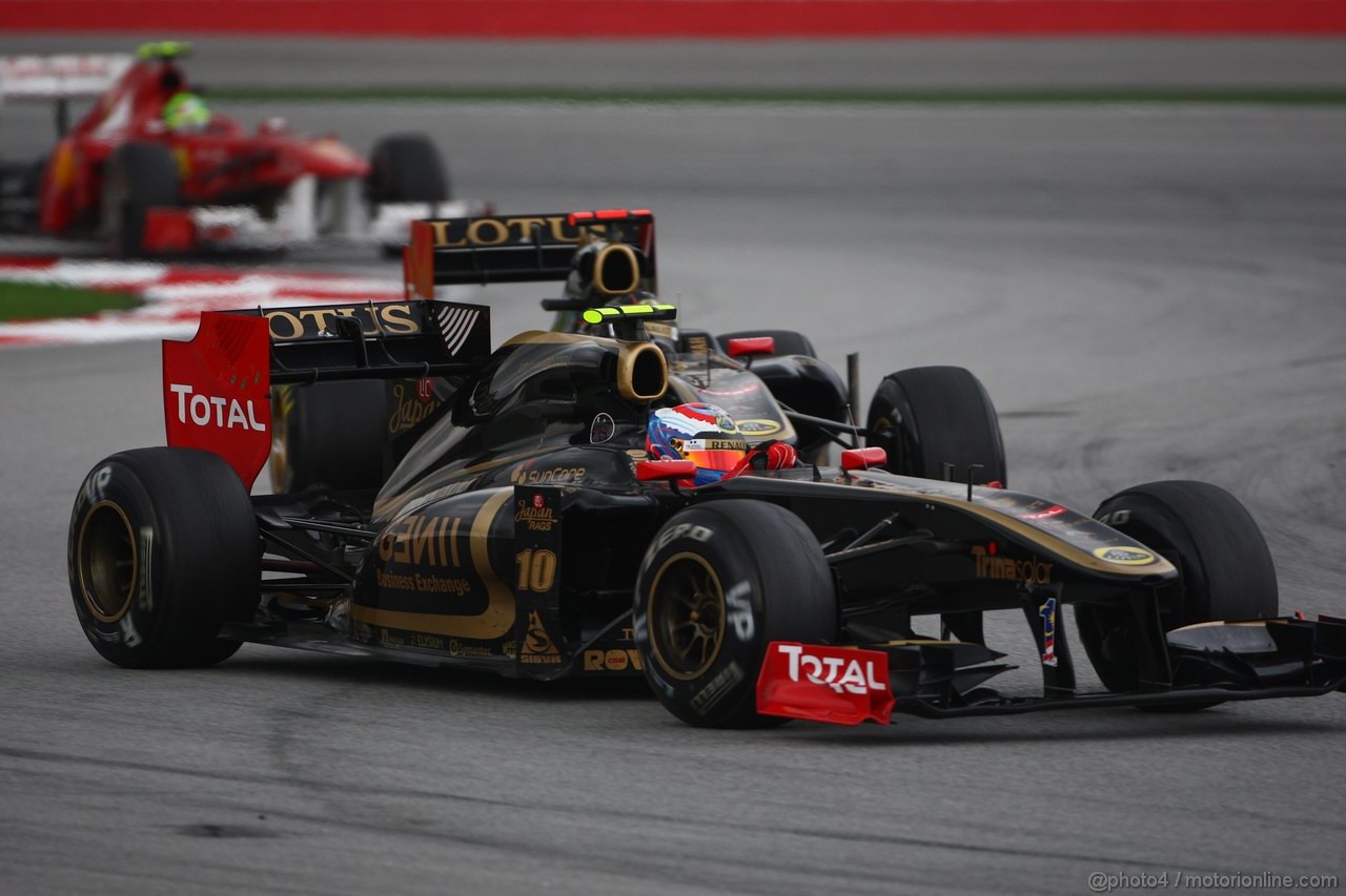 GP MALESIA, 10.04.2011- Gara, Vitaly Petrov (RUS), Lotus Renault GP, R31 e Nick Heidfeld (GER) Lotus Renault GP R31  