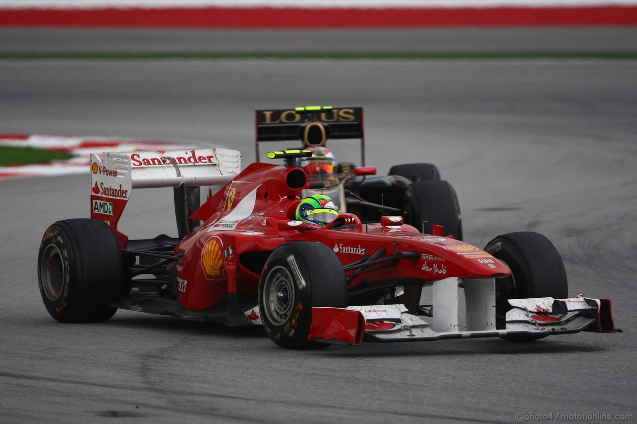 GP MALESIA, 10.04.2011- Gara, Felipe Massa (BRA), Ferrari, F-150 Italia davanti a Vitaly Petrov (RUS), Lotus Renault GP, R31