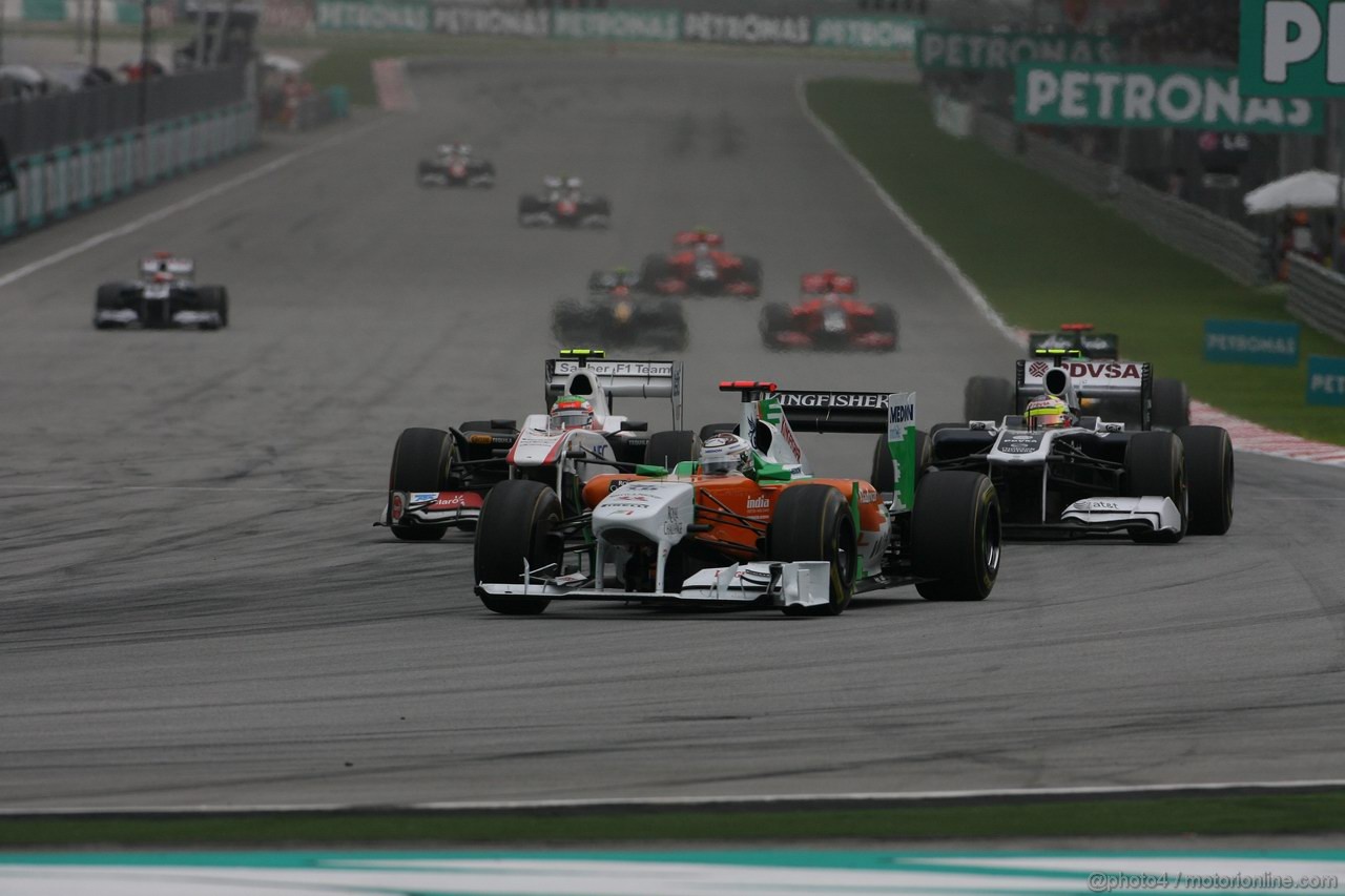 GP MALESIA, 10.04.2011- Gara, Adrian Sutil (GER), Force India F1 Team, VJM04 davanti a Sergio Pérez (MEX), Sauber F1 Team C30 e Pastor Maldonado (VEN), Williams FW33