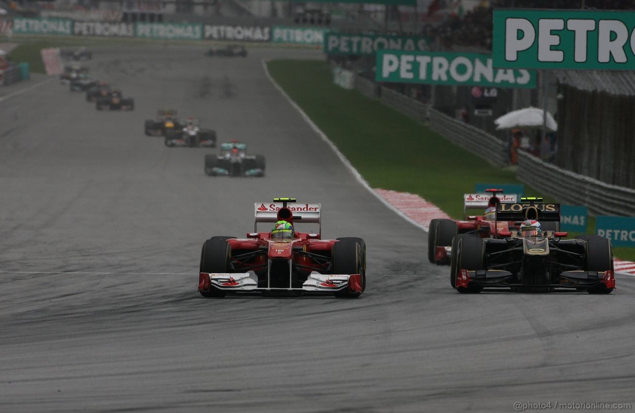 GP MALESIA, 10.04.2011- Gara, Felipe Massa (BRA), Ferrari, F-150 Italia e Vitaly Petrov (RUS), Lotus Renault GP, R31 