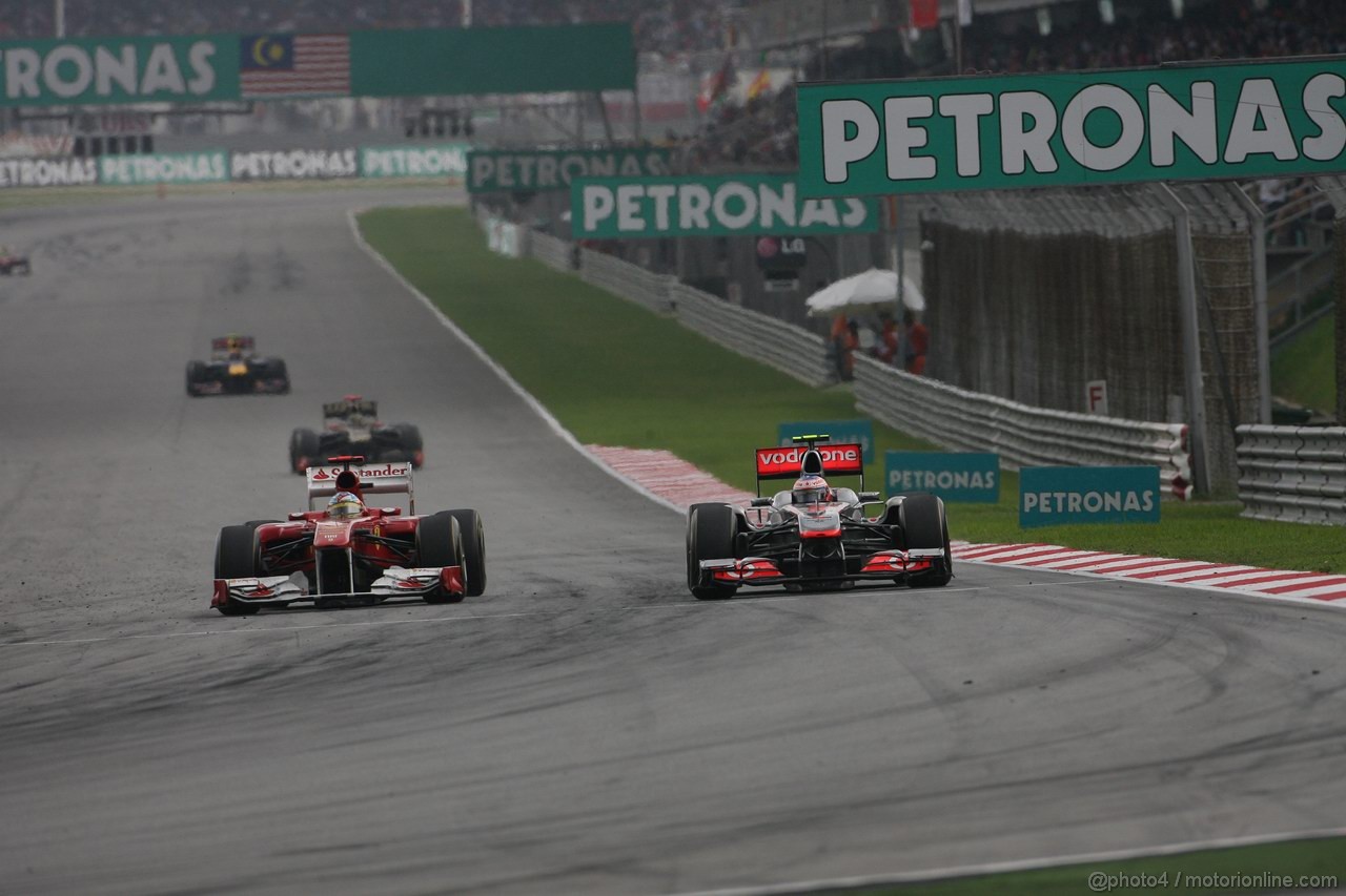 GP MALESIA, 10.04.2011- Gara, Fernando Alonso (ESP), Ferrari, F-150 Italia e Jenson Button (GBR), McLaren  Mercedes, MP4-26 