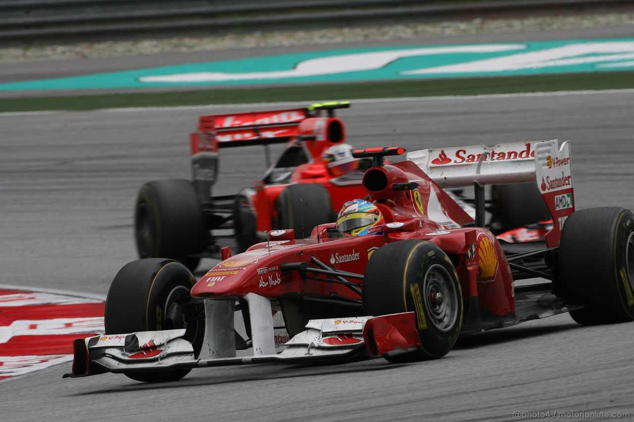GP MALESIA, 10.04.2011- Gara, Fernando Alonso (ESP), Ferrari, F-150 Italia davanti a Jerome D'Ambrosio (BEL), Marussia Virgin Racing VR-02