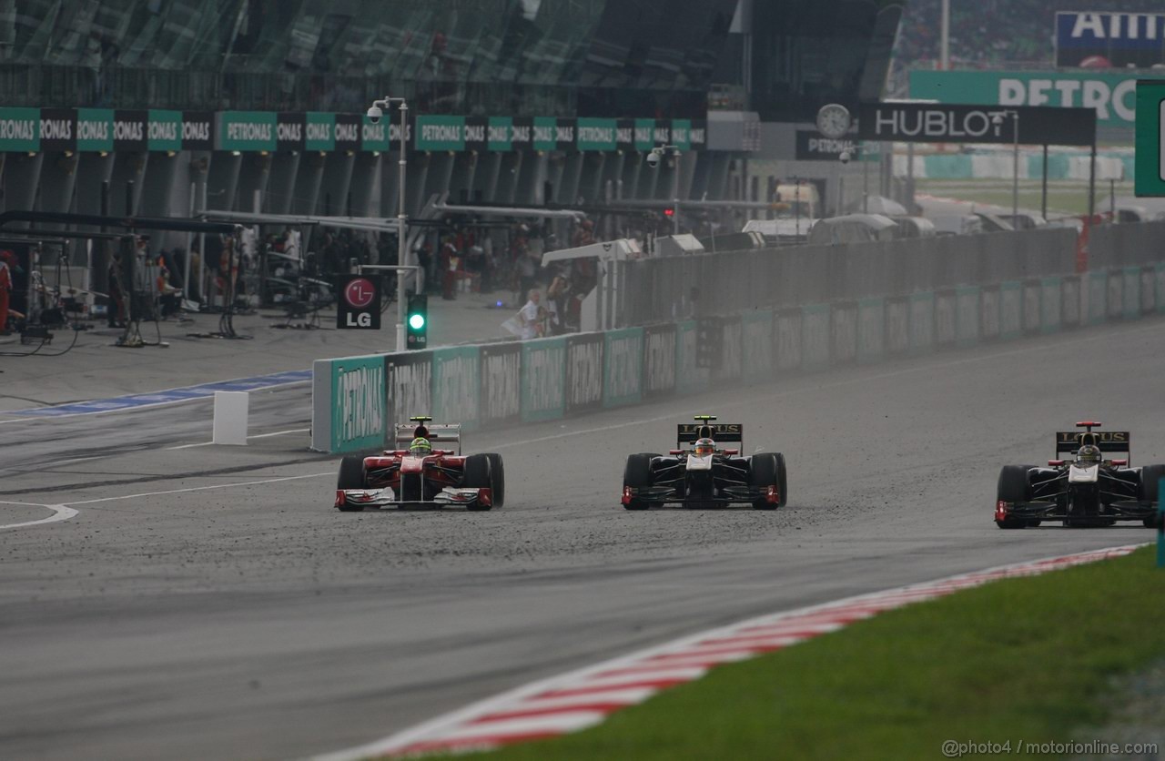 GP MALESIA, 10.04.2011- Gara, Felipe Massa (BRA), Ferrari, F-150 Italia, Nick Heidfeld (GER) Lotus Renault GP R31  e Vitaly Petrov (RUS), Lotus Renault GP, R31 
