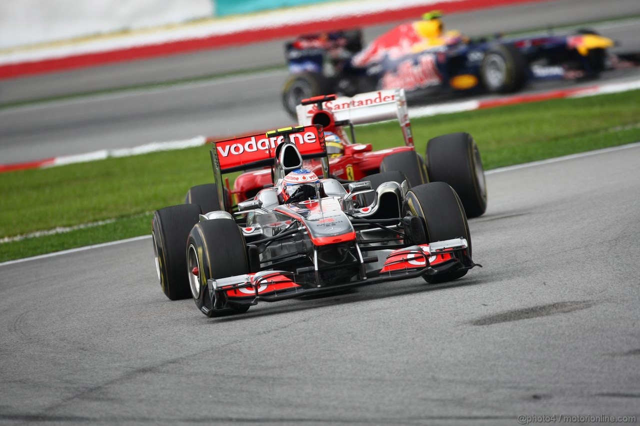 GP MALESIA, 10.04.2011- Gara, Jenson Button (GBR), McLaren  Mercedes, MP4-26 davanti a Fernando Alonso (ESP), Ferrari, F-150 Italia 
