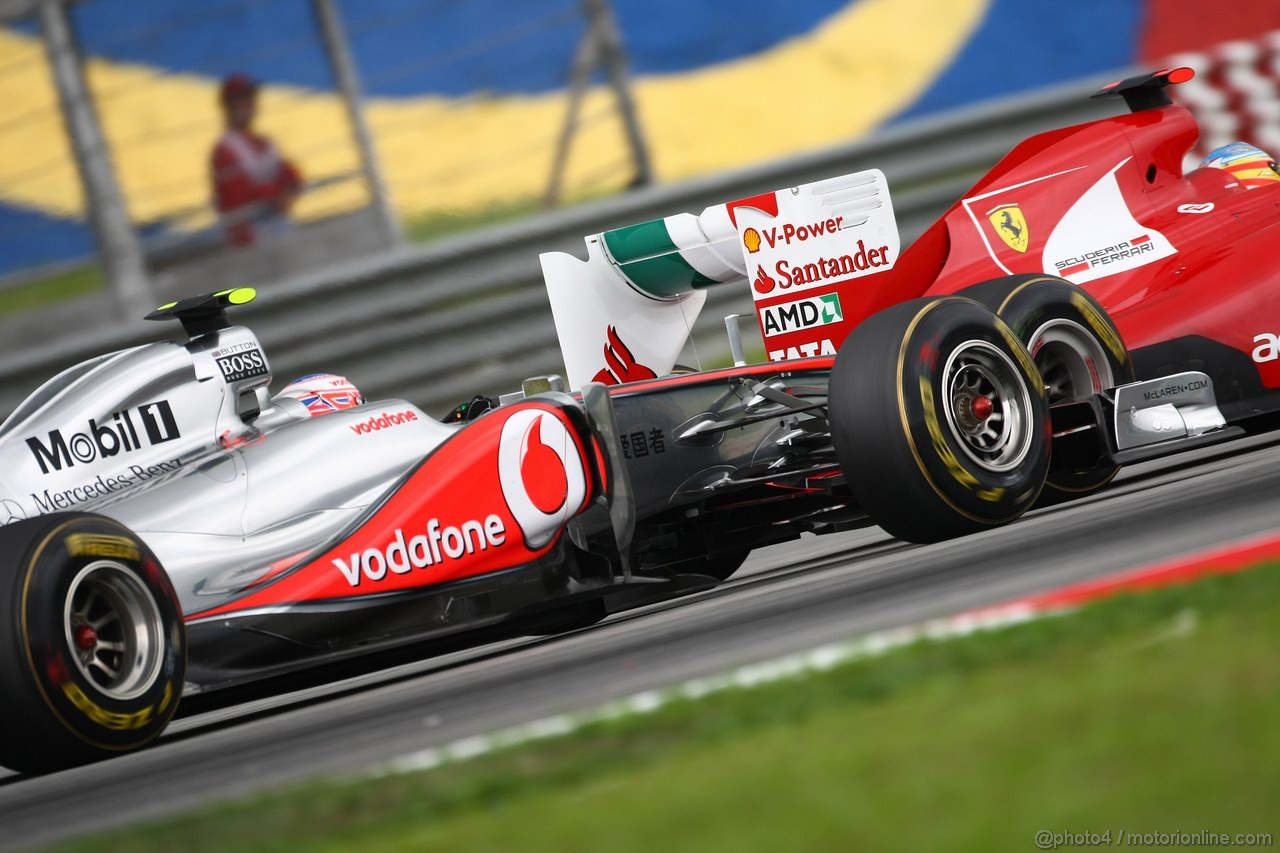 GP MALESIA, 10.04.2011- Gara, Jenson Button (GBR), McLaren  Mercedes, MP4-26 e Fernando Alonso (ESP), Ferrari, F-150 Italia 
