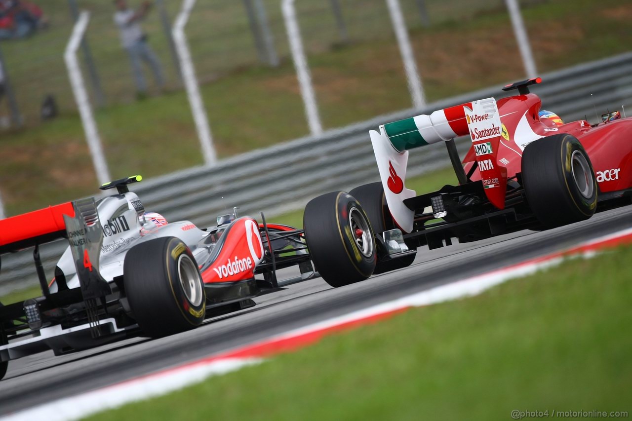 GP MALESIA, 10.04.2011- Gara, Jenson Button (GBR), McLaren  Mercedes, MP4-26 e Fernando Alonso (ESP), Ferrari, F-150 Italia 