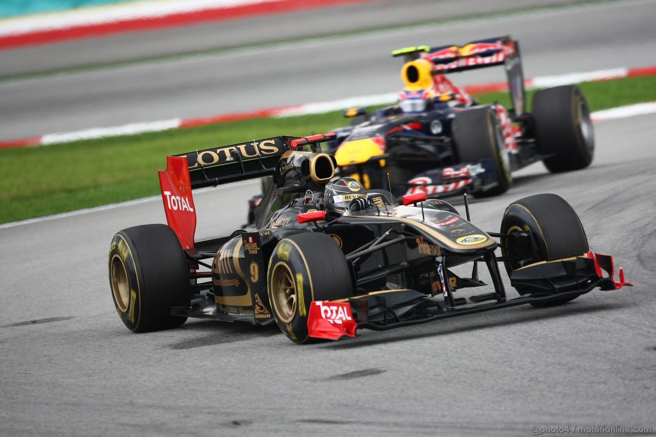 GP MALESIA, 10.04.2011- Gara, Nick Heidfeld (GER) Lotus Renault GP R31  davanti a Mark Webber (AUS), Red Bull Racing, RB7 