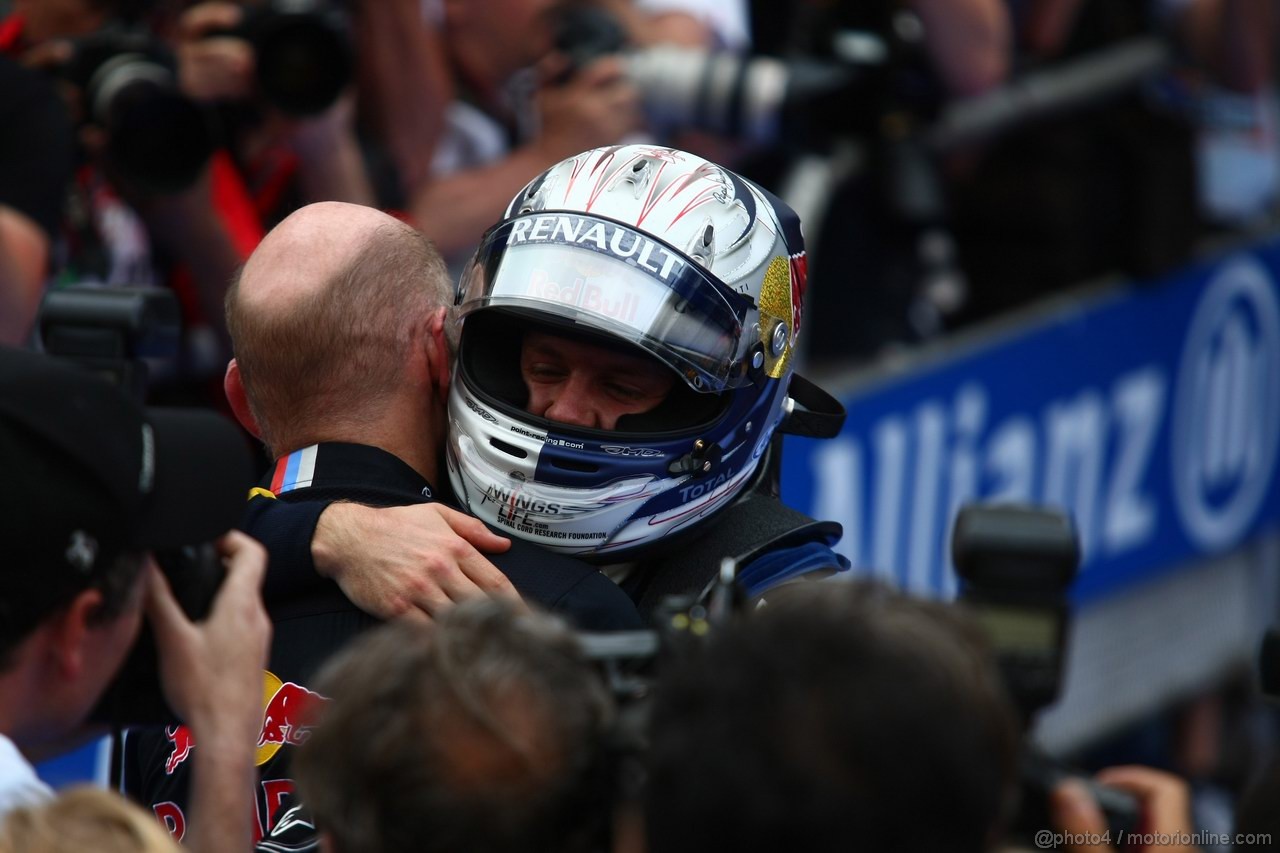 GP MALESIA, 10.04.2011- Gara, Sebastian Vettel (GER), Red Bull Racing, RB7 vincitore e Adrian Newey (GBR), Red Bull Racing , Technical Operations Director 