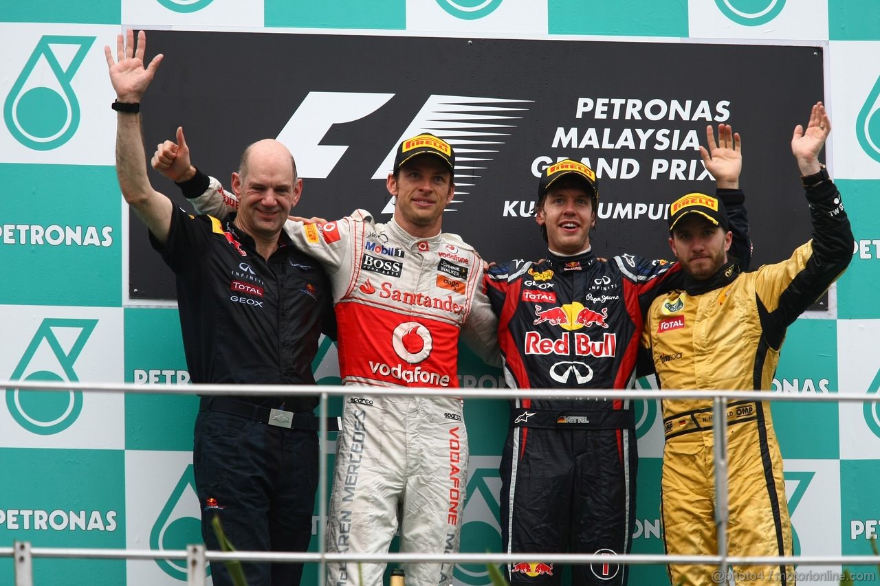 GP MALESIA, 10.04.2011- Gara, Sebastian Vettel (GER), Red Bull Racing, RB7 vincitore, Jenson Button (GBR), McLaren Mercedes, MP4-26 secondo e Nick Heidfeld (GER) Lotus Renault GP R31 terzo with Adrian Newey (GBR), Red Bull Racing , Technical Operations Director