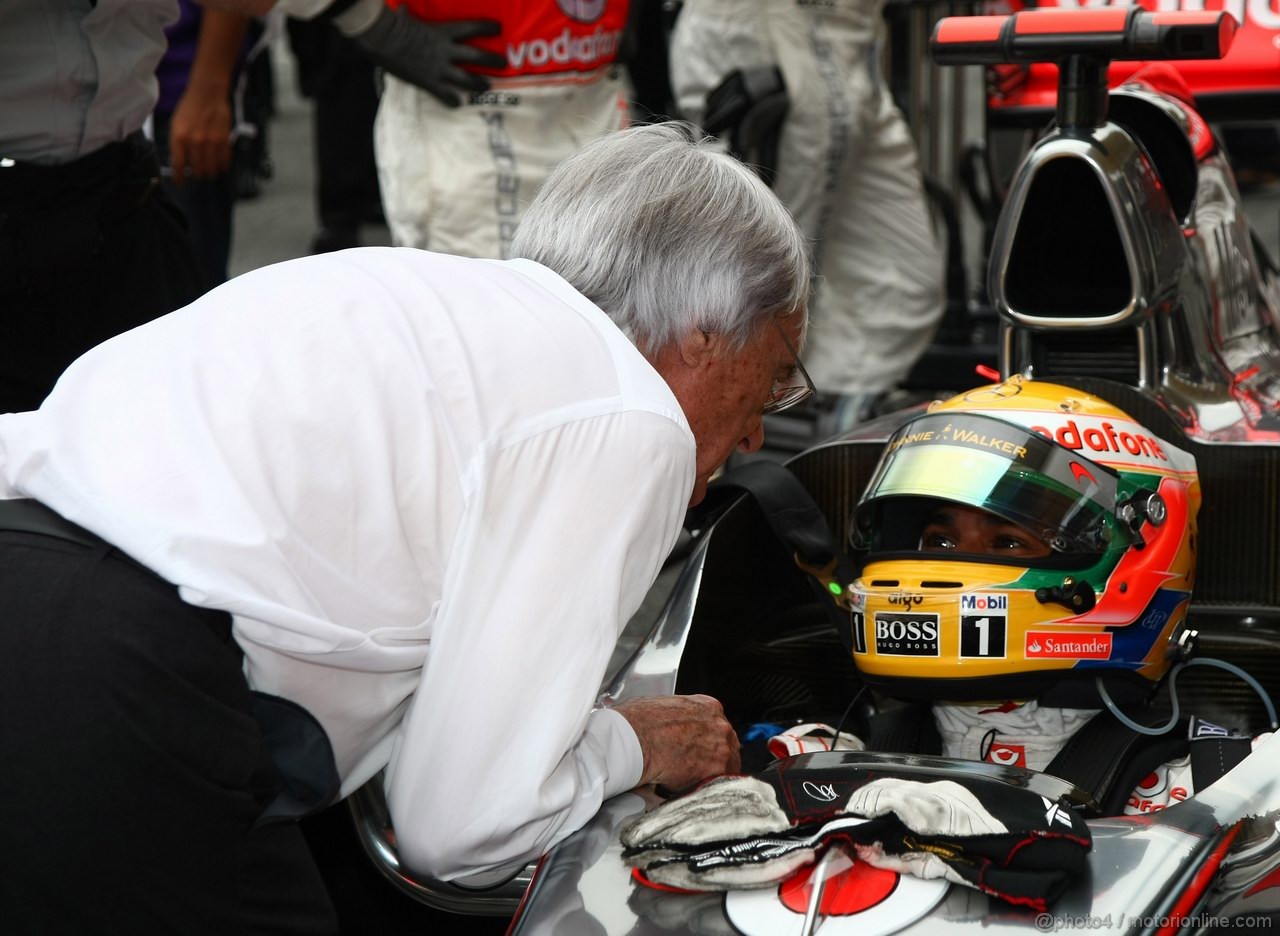 GP MALESIA, 10.04.2011- Gara, Bernie Ecclestone (GBR), President e CEO of Formula One Management e Lewis Hamilton (GBR), McLaren  Mercedes, MP4-26 