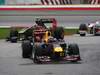 GP MALESIA, 10.04.2011- Gara, Mark Webber (AUS), Red Bull Racing, RB7 davanti a Vitaly Petrov (RUS), Lotus Renault GP, R31 
