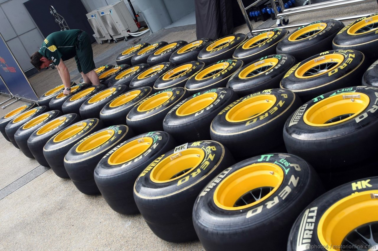 GP MALESIA, 07.04.2011- Tyres Pirelli 