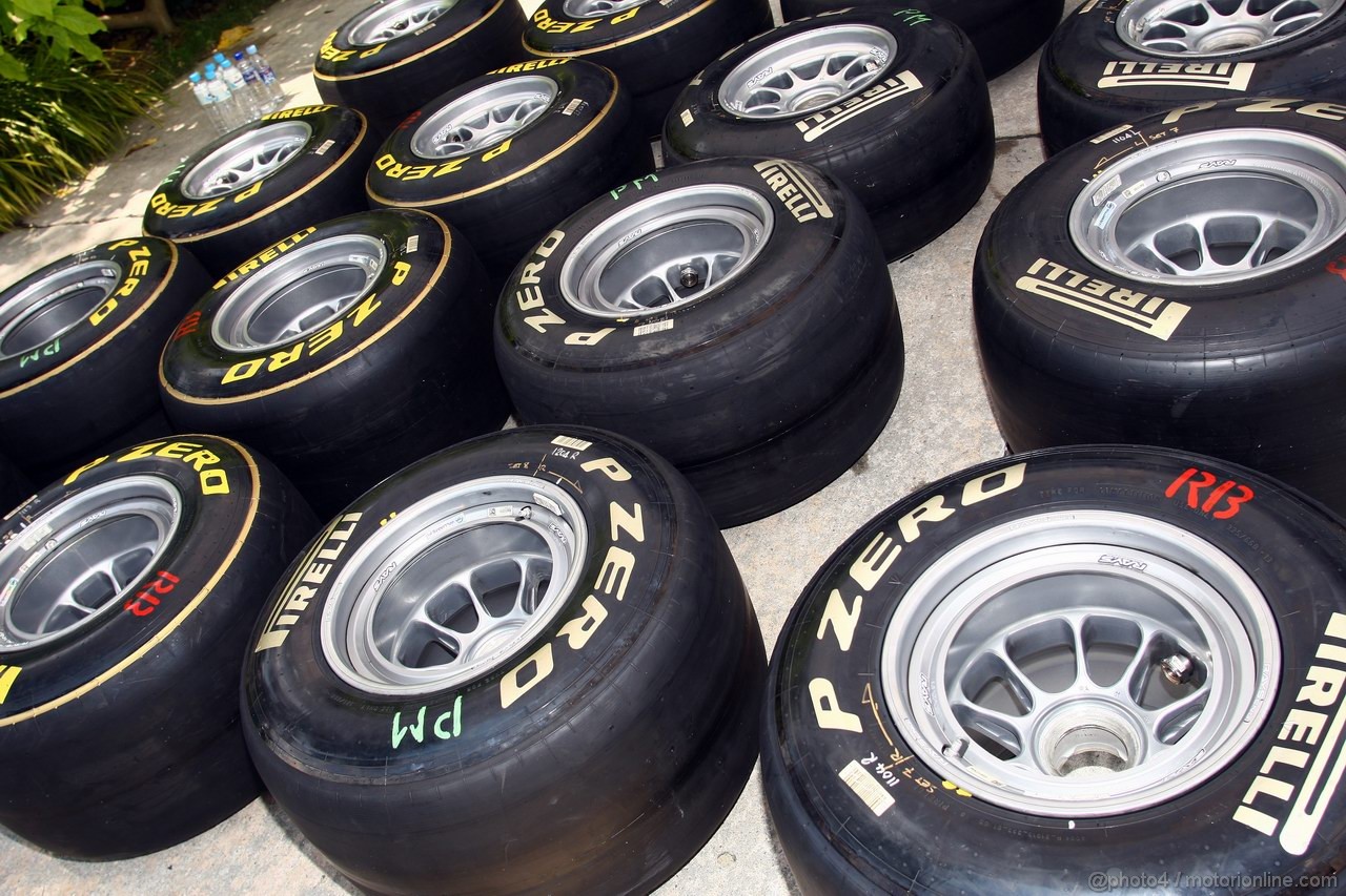 GP MALESIA, 07.04.2011- Tyres Pirelli