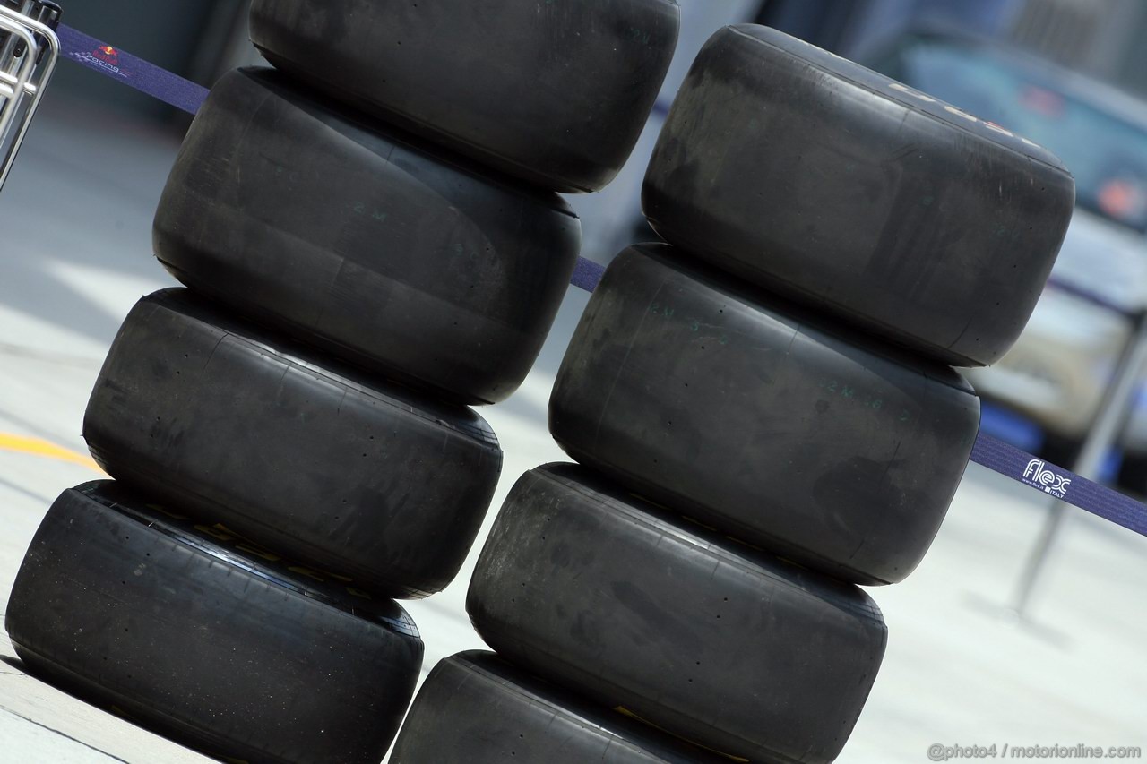 GP MALESIA, 07.04.2011- Tyres Pirelli 