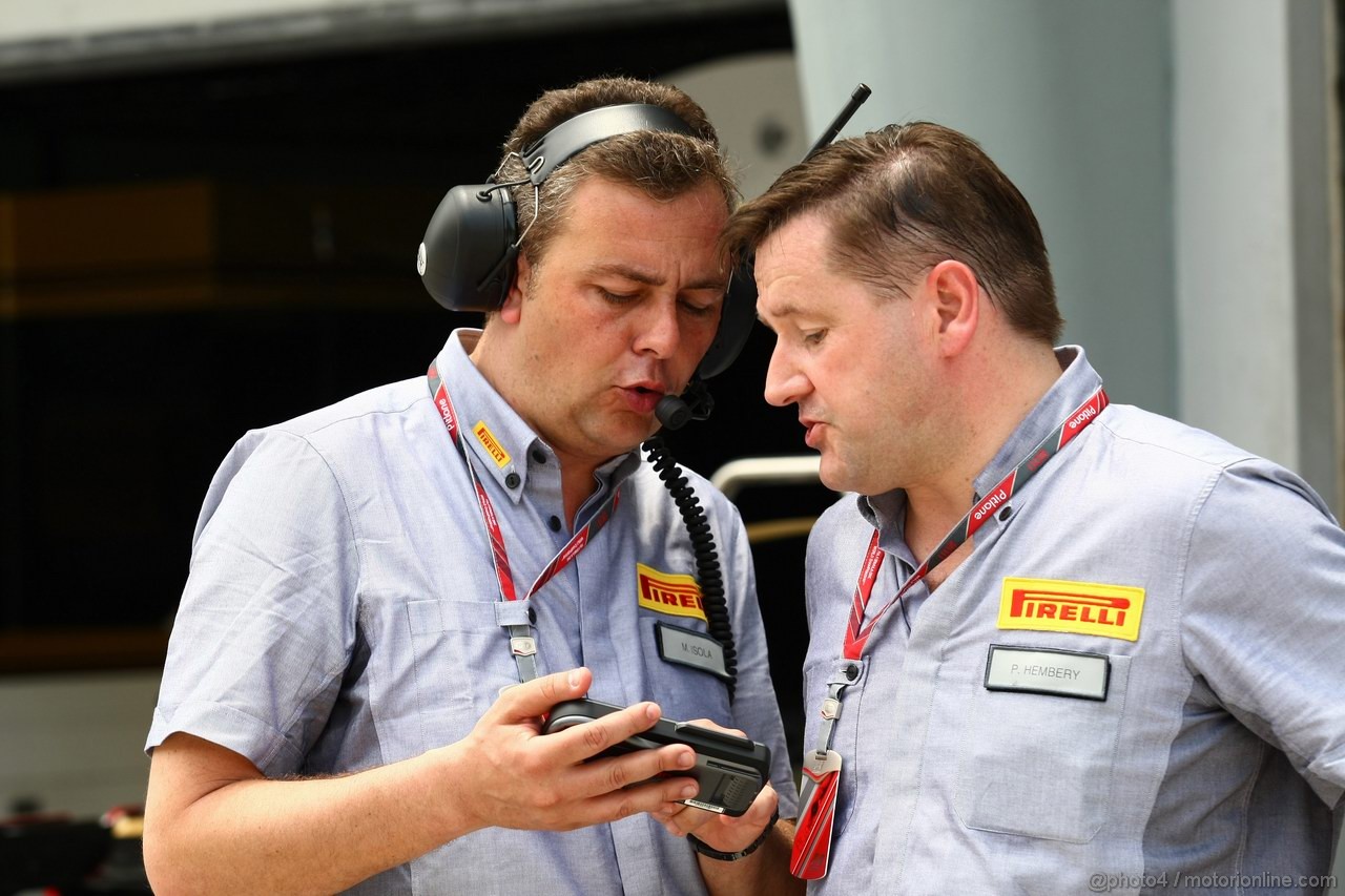 GP MALESIA, 09.04.2011- Prove Libere 3, Sabato, Mario Isola (ITA), Sporting Director Pirelli  e Paul Hembery, Pirelli Motorspor Director 