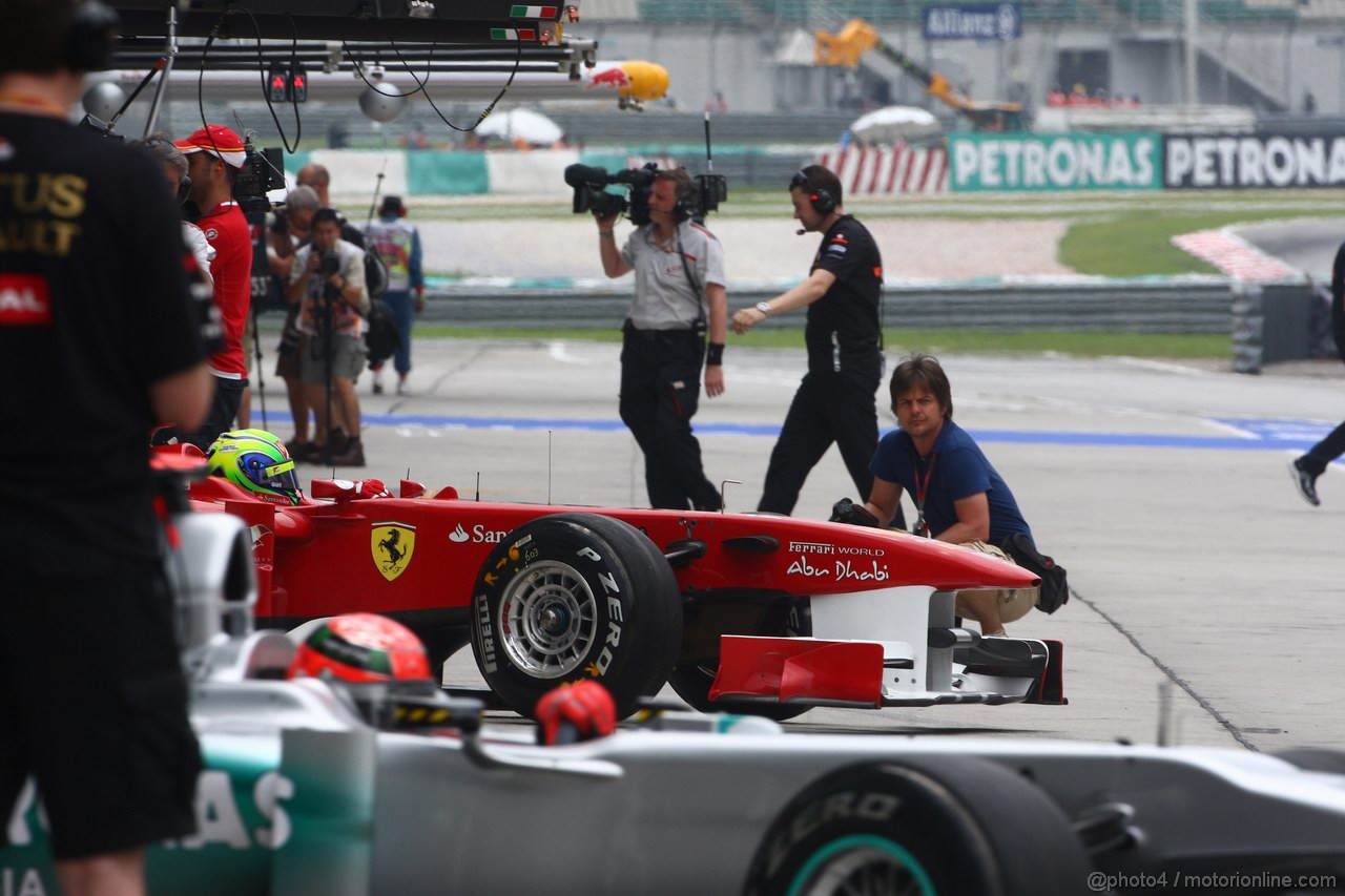 GP MALESIA, 09.04.2011- Prove Libere 3, Sabato, Michael Schumacher (GER), Mercedes GP Petronas F1 Team, MGP W02 e Felipe Massa (BRA), Ferrari, F-150 Italia