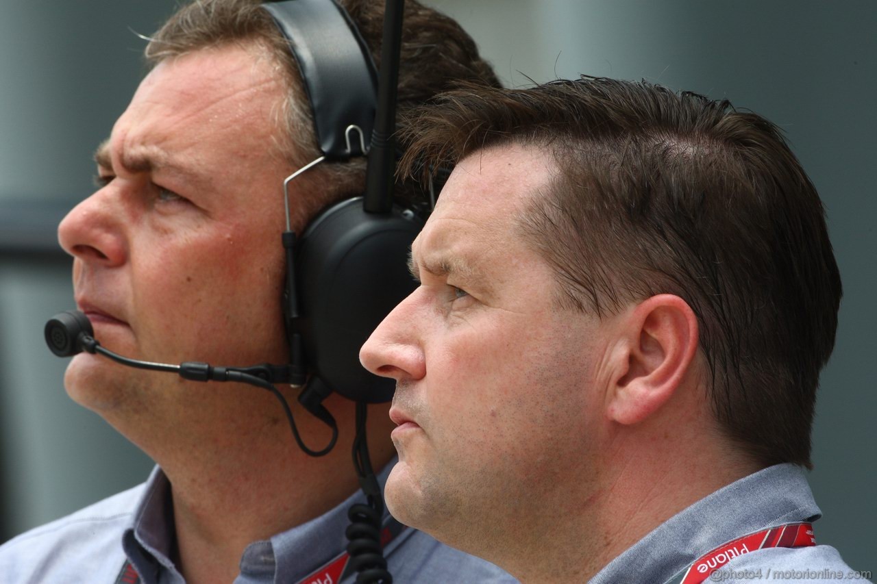 GP MALESIA, 09.04.2011- Prove Libere 3, Sabato, Mario Isola (ITA), Sporting Director Pirelli e Paul Hembery, Pirelli Motorspor Director