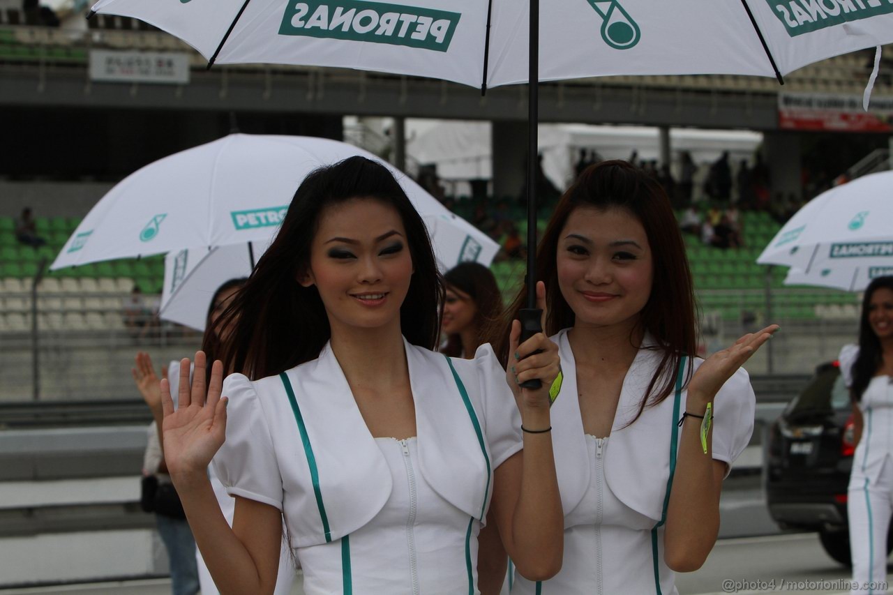 GP MALESIA, 09.04.2011- Prove Libere 3, Sabato, grid girl, pitbabess