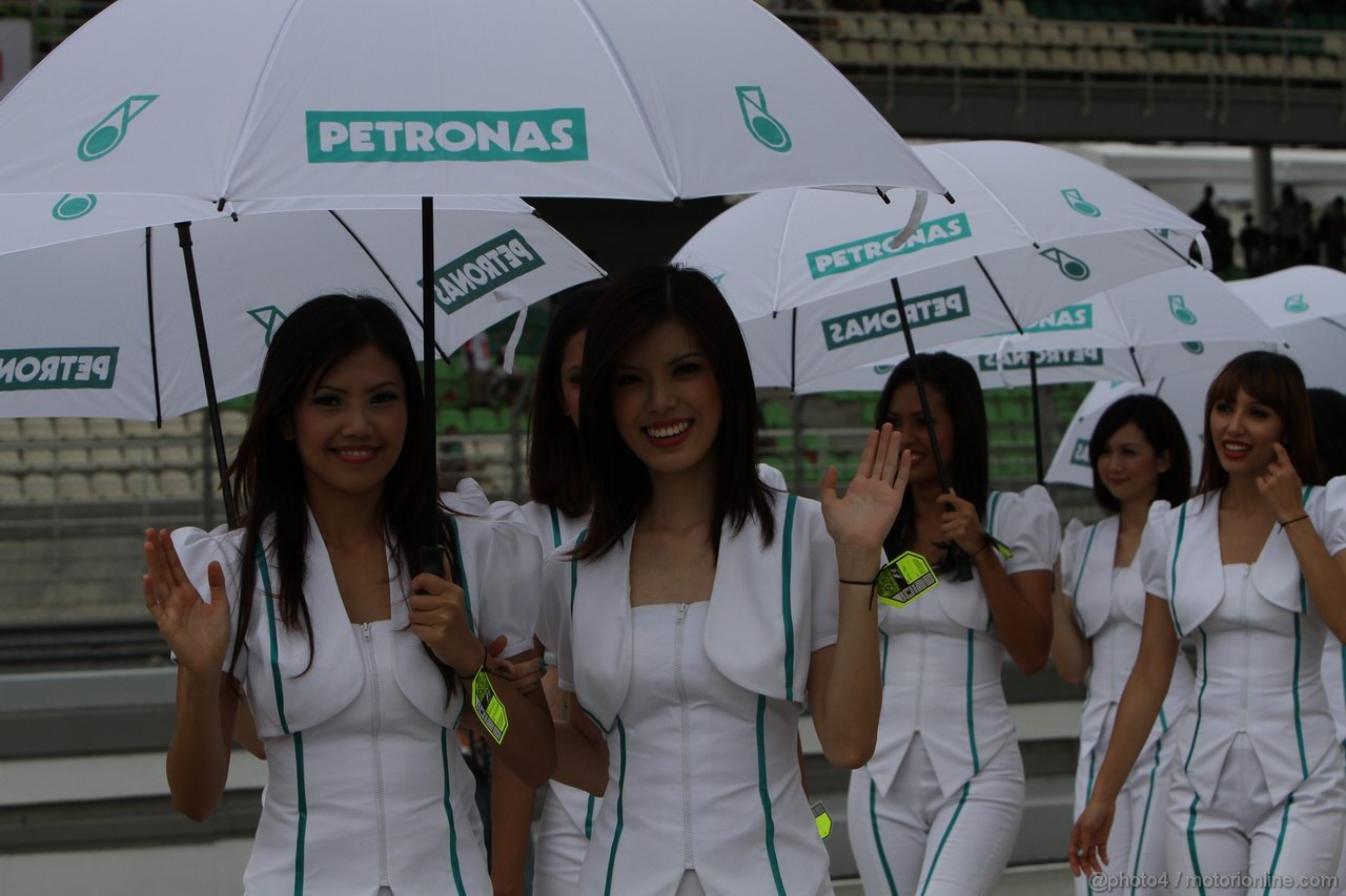 GP MALESIA, 09.04.2011- Prove Libere 3, Sabato, grid girl, pitbabess 