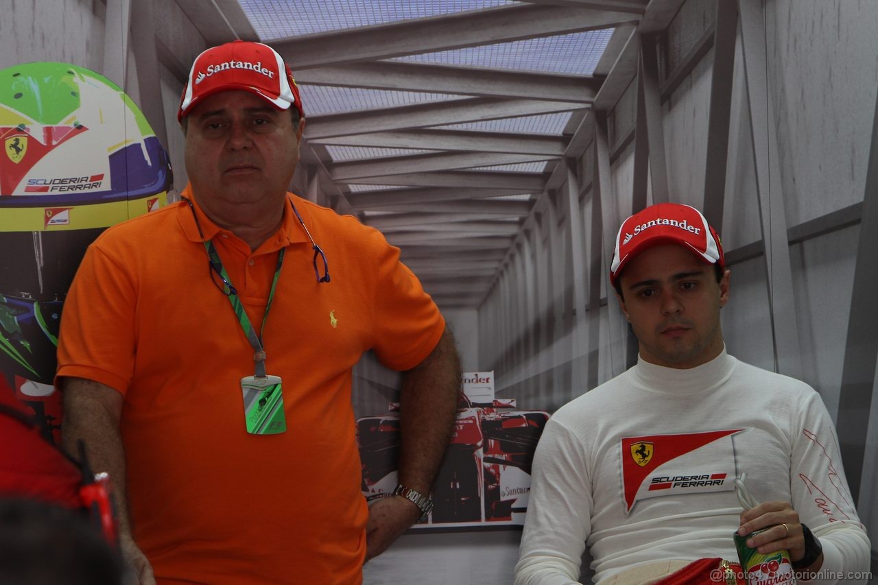 GP MALESIA, 09.04.2011- Prove Libere 3, Sabato, Felipe Massa (BRA), Ferrari, F-150 Italia e his father Luis Antonio Massa (BRA)