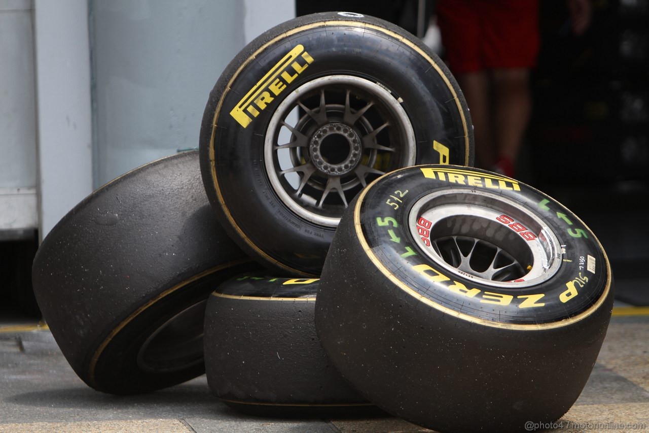 GP MALESIA, 09.04.2011- Prove Libere 3, Sabato, Tyres Pirelli