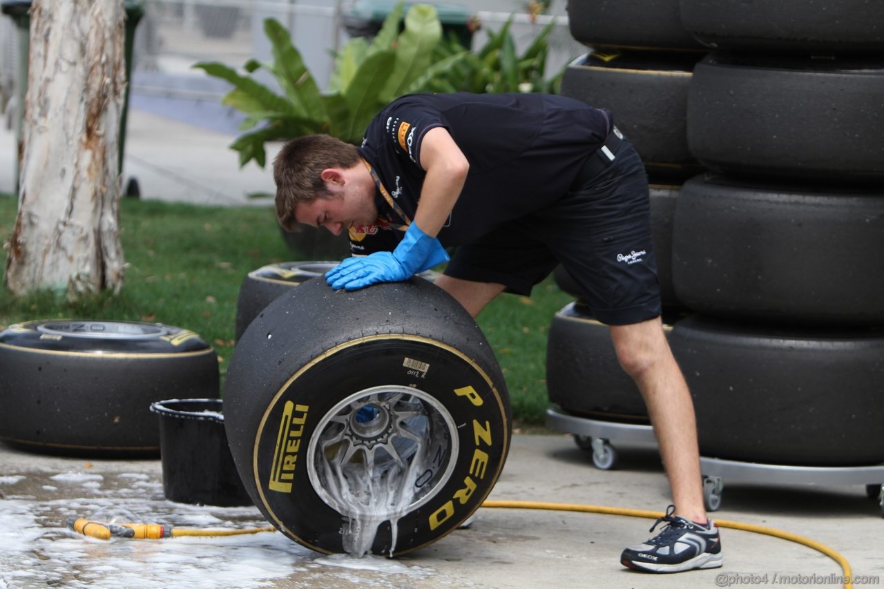 GP MALESIA, 09.04.2011- Prove Libere 3, Sabato, Tyres Pirelli 
