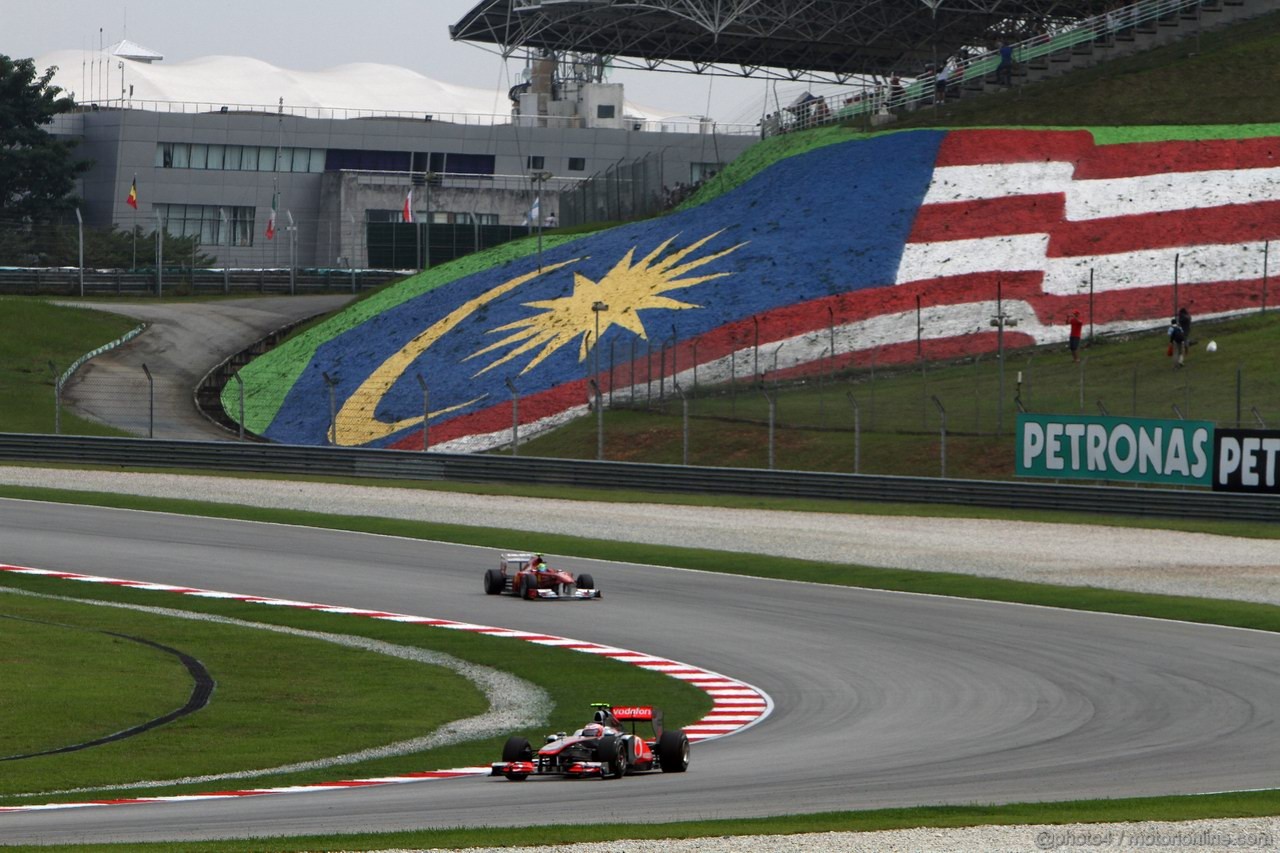 GP MALESIA, 09.04.2011- Qualifiche, Lewis Hamilton (GBR), McLaren  Mercedes, MP4-26 e Felipe Massa (BRA), Ferrari, F-150 Italia 