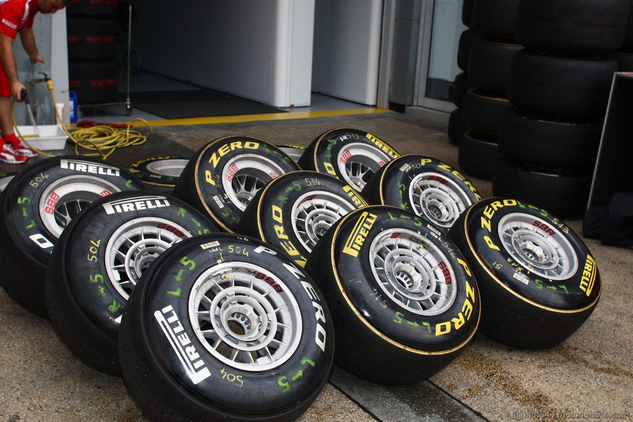 GP MALESIA, 09.04.2011- Tyres Pirelli 