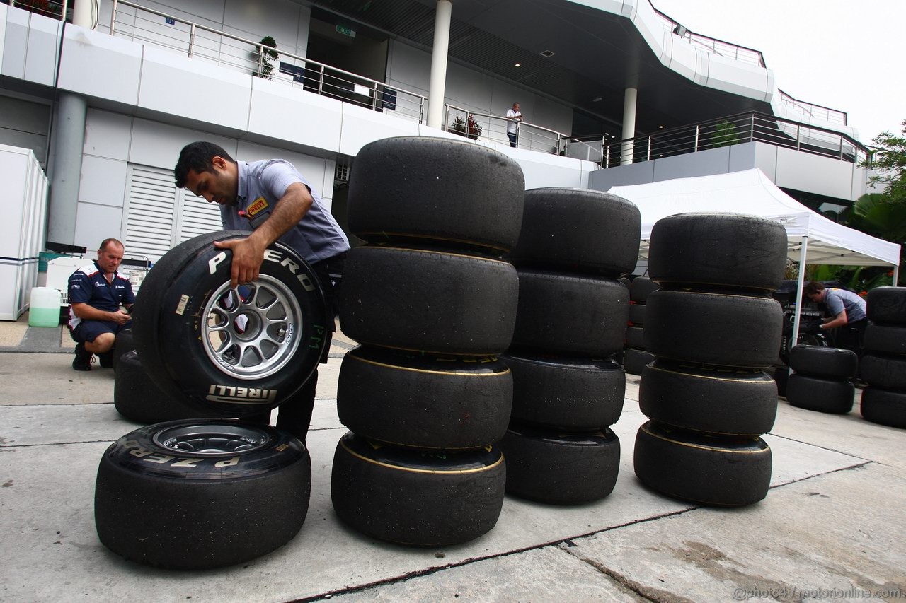 GP MALESIA, 09.04.2011- Tyres Pirelli 