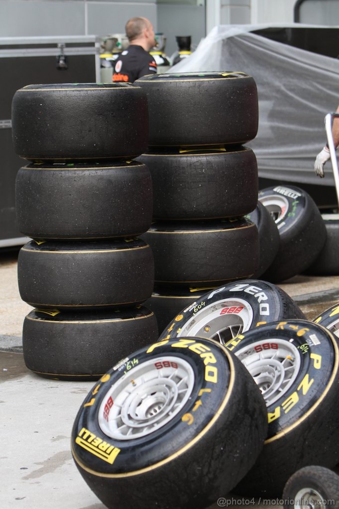 GP MALESIA, 09.04.2011- Tyres Pirelli 
