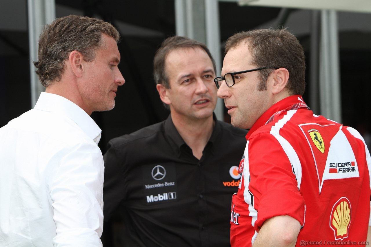 GP MALESIA, 09.04.2011- David Coulthard (GBR) e Stefano Domenicali (ITA), Head of the Gestione Sportiva 