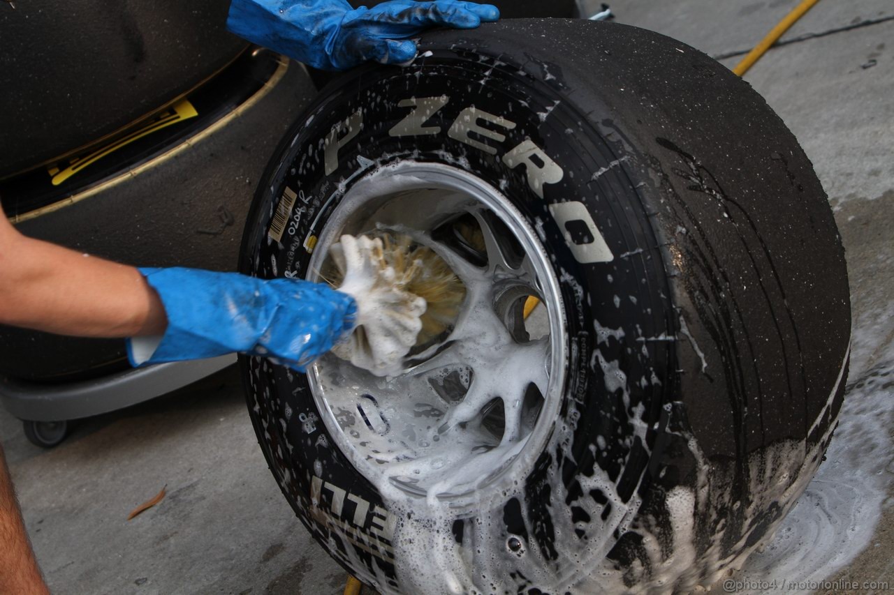 GP MALESIA, 09.04.2011- Tyres Pirelli, Wheels OZ 