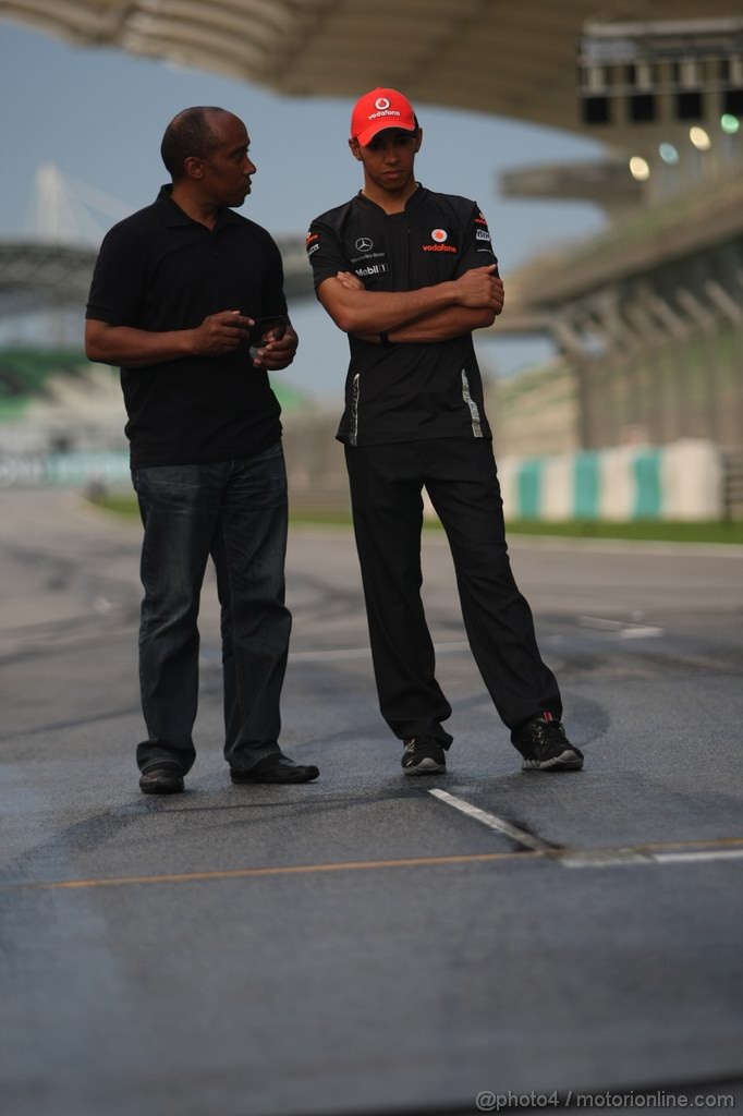 GP MALESIA, 09.04.2011- Lewis Hamilton (GBR), McLaren  Mercedes, MP4-26 e his father Anthony Hamilton