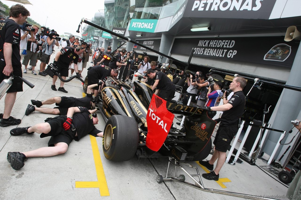 GP MALESIA, 08.04.2011- Prove Libere 1, Venerdi', Nick Heidfeld (GER) Lotus Renault GP R31