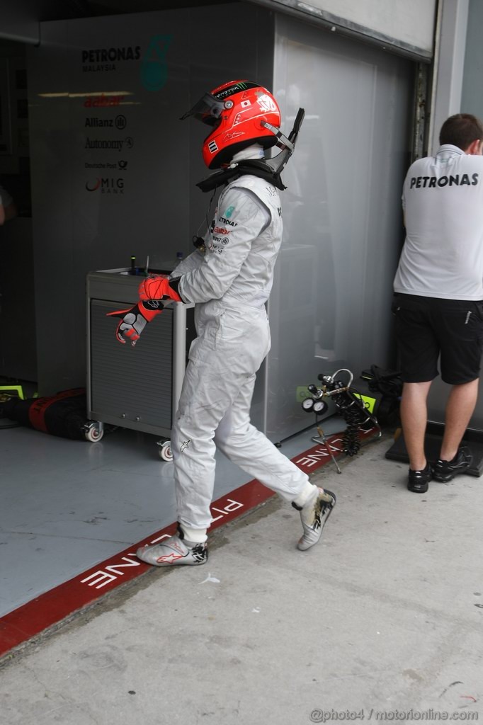 GP MALESIA, 08.04.2011- Prove Libere 1, Venerdi', Michael Schumacher (GER), Mercedes GP Petronas F1 Team, MGP W02