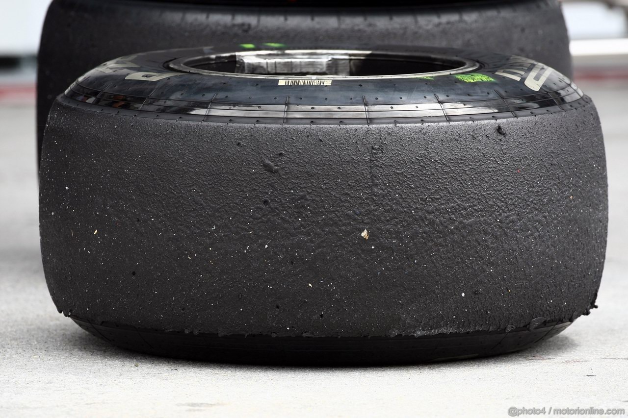 GP MALESIA, 08.04.2011- Prove Libere 1, Venerdi', Tyres Pirelli 