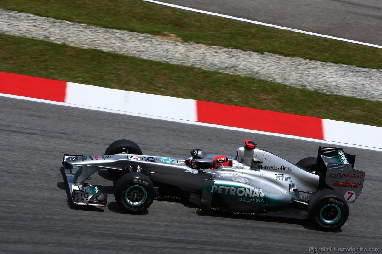 GP MALESIA, 08.04.2011- Prove Libere 2, Venerdi', Michael Schumacher (GER), Mercedes GP Petronas F1 Team, MGP W02 